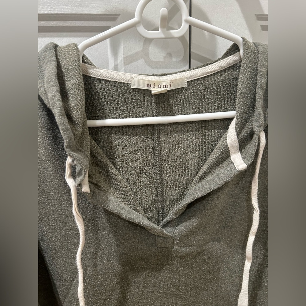 Olive Green Light sweater/ sweatshirt - Picture 2 of 2